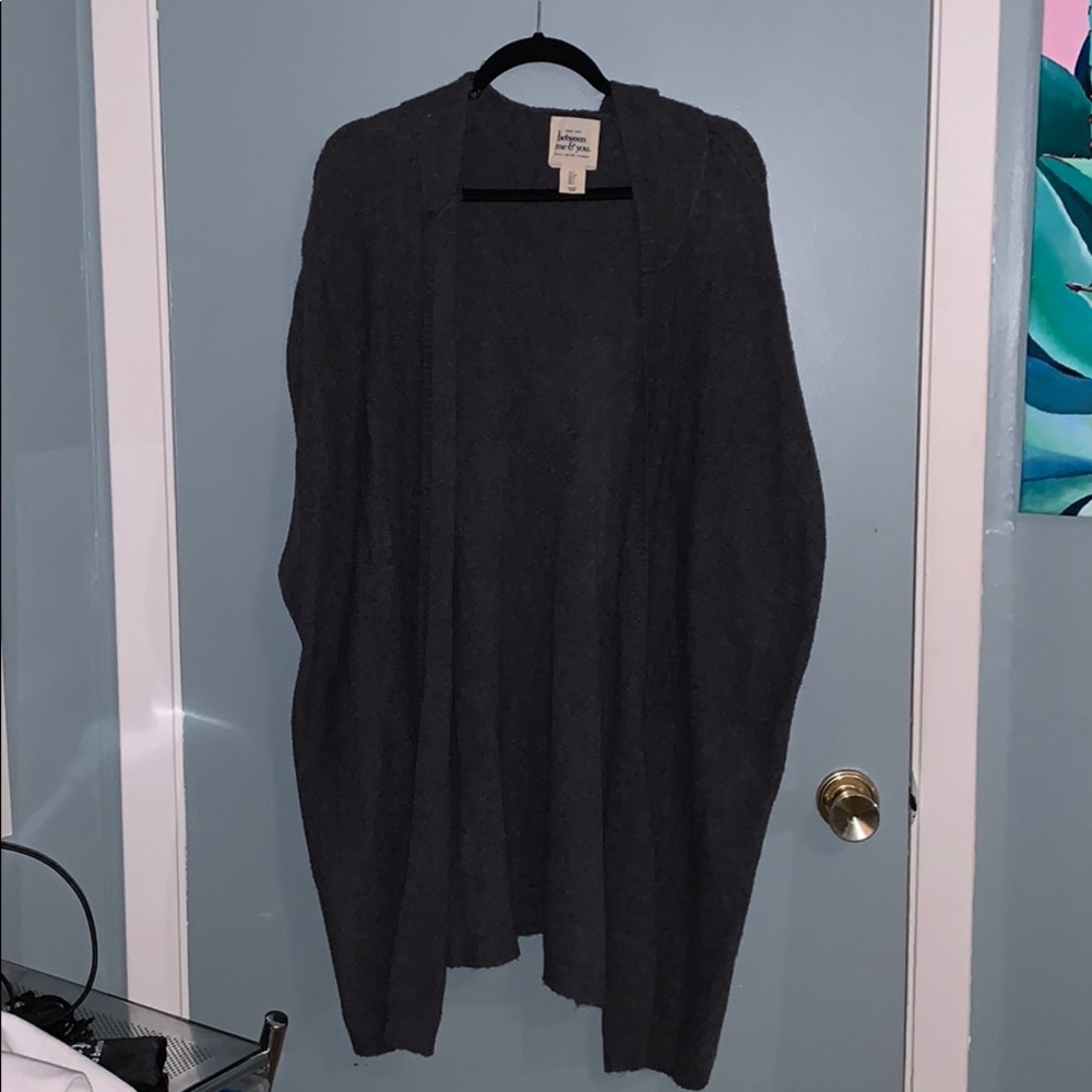 Gray Sleeveless Cloak with Hood